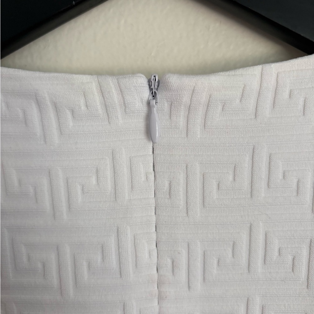 J.Mclaughlin Women’s Size Medium Short Sleeve Round Neck Texture White Dress EUC - Picture 8 of 8